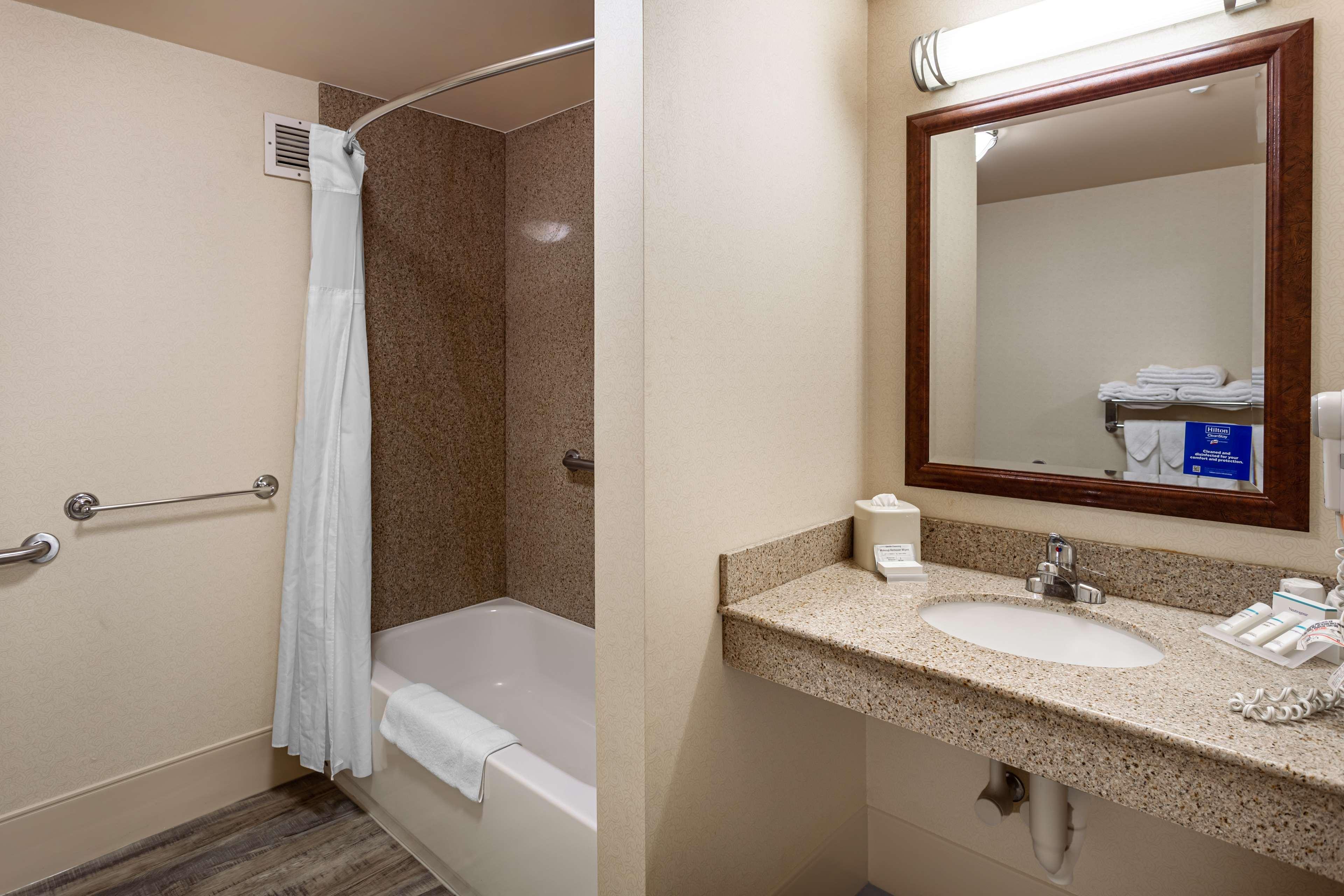 Hilton Garden Inn Wooster Ngoại thất bức ảnh